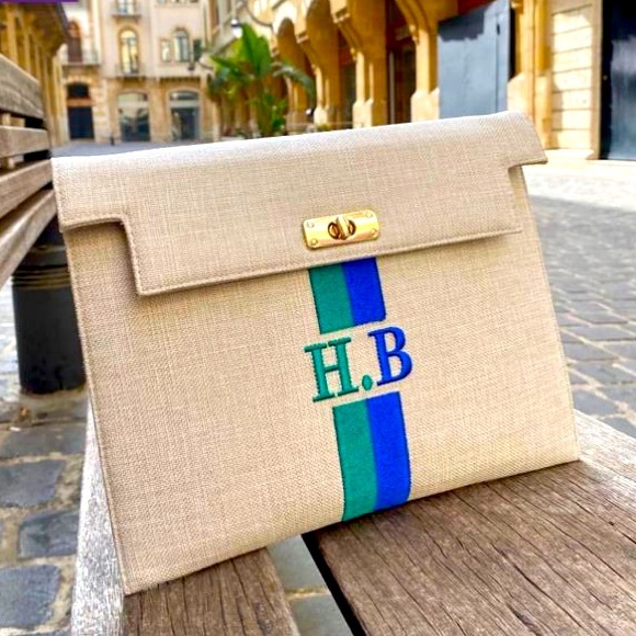 The Dimples Boutique presents this gorgeous custom clutch! - Picture 2 of 2